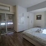 Vintage Apartment *